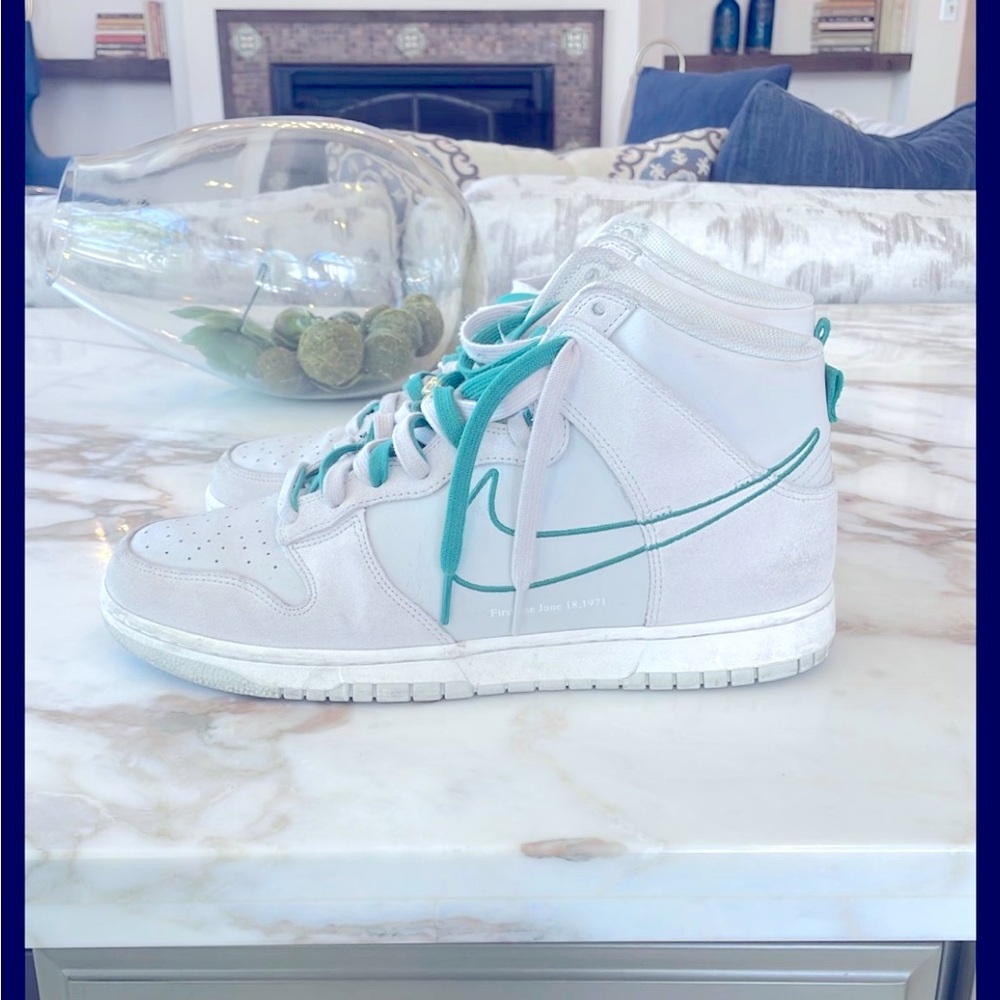Nike Mens High-Top Sneakers in White and Teal